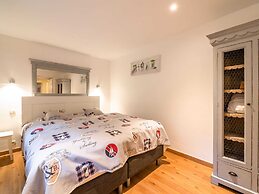 Luxurious Farmhouse Near Forest in Anhee