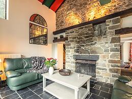 Luxurious Farmhouse Near Forest in Anhee