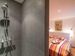 Luxurious Farmhouse Near Forest in Anhee