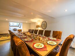 Luxurious Farmhouse Near Forest in Anhee