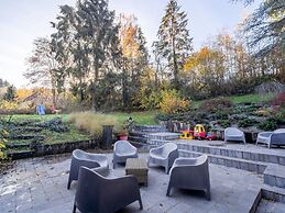 Luxurious Farmhouse Near Forest in Anhee