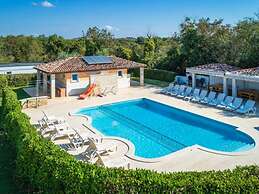 Welcoming Mobile Home in Banjole With Swimming Pool