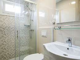 Welcoming Mobile Home in Banjole With Swimming Pool