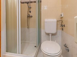 Attractive Apartment in Banjole near Fratarski Otok Island