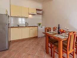 Attractive Apartment in Banjole near Fratarski Otok Island