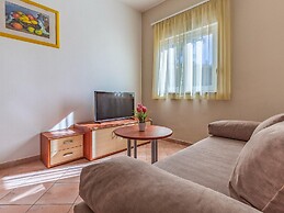 Attractive Apartment in Banjole near Fratarski Otok Island