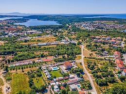 Attractive Apartment in Banjole near Fratarski Otok Island