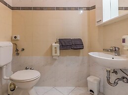 Attractive Apartment in Banjole near Fratarski Otok Island