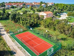 Attractive Apartment in Banjole near Fratarski Otok Island