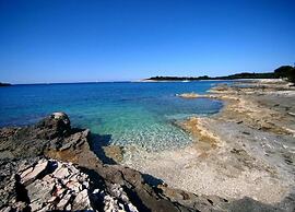 Attractive Apartment in Banjole near Fratarski Otok Island