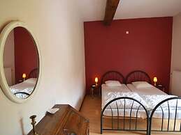 Holiday Home for 10 People set in Castle Grounds
