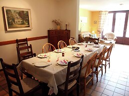 Holiday Home for 10 People set in Castle Grounds