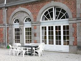Holiday Home for 10 People set in Castle Grounds