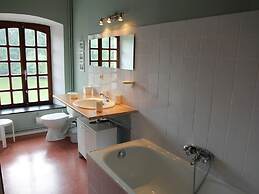 Holiday Home for 10 People set in Castle Grounds