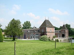 Holiday Home for 10 People set in Castle Grounds