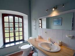 Holiday Home for 10 People set in Castle Grounds