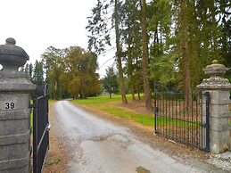 Holiday Home for 10 People set in Castle Grounds