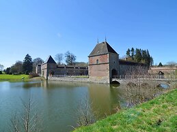 Holiday Home for 10 People set in Castle Grounds