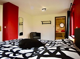 Tranquil Holiday Home in Manhay with Hot Tub near Ski Area