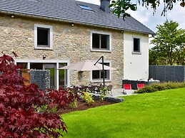 Tranquil Holiday Home in Manhay with Hot Tub near Ski Area