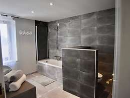 Tranquil Holiday Home in Manhay with Hot Tub near Ski Area