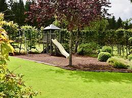 Tranquil Holiday Home in Manhay with Hot Tub near Ski Area
