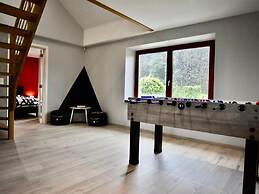 Tranquil Holiday Home in Manhay with Hot Tub near Ski Area