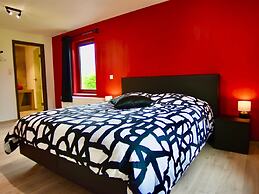 Tranquil Holiday Home in Manhay with Hot Tub near Ski Area