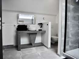 Tranquil Holiday Home in Manhay with Hot Tub near Ski Area