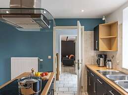 Tranquil Holiday Home in Manhay with Hot Tub near Ski Area