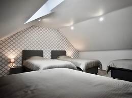 Tranquil Holiday Home in Manhay with Hot Tub near Ski Area