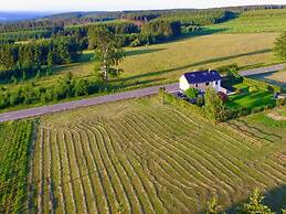 Tranquil Holiday Home in Manhay with Hot Tub near Ski Area