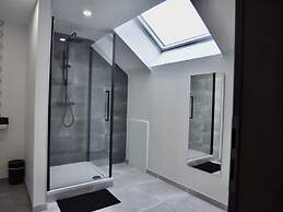 Tranquil Holiday Home in Manhay with Hot Tub near Ski Area