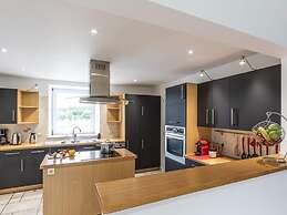 Tranquil Holiday Home in Manhay with Hot Tub near Ski Area