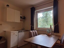 Cozy Apartment With Pool & Forest