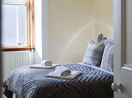 Swanky Cottage in Helensburgh near The Hill House