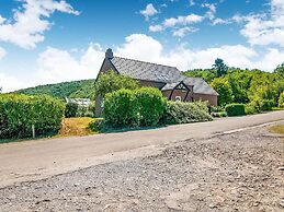 Enticing Holiday Home in Treignes near Forest
