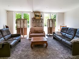 Enticing Holiday Home in Treignes near Forest