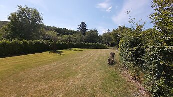 Enticing Holiday Home in Treignes near Forest