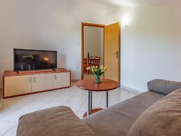 Graceful Apartment in Banjole near Beach Centinera