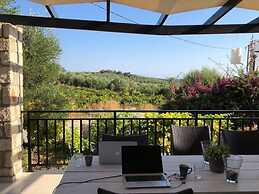 Beautiful, Modern, Luxuriously Villa, Private Swimming Pool 8 p NW Coa