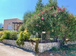 Beautiful, Modern, Luxuriously Villa, Private Swimming Pool 8 p NW Coa