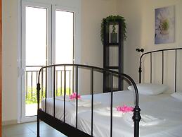 Beautiful, Modern, Luxuriously Villa, Private Swimming Pool 8 p NW Coa