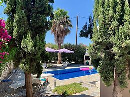 Beautiful, Modern, Luxuriously Villa, Private Swimming Pool 8 p NW Coa