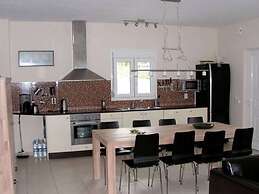 Beautiful, Modern, Luxuriously Villa, Private Swimming Pool 8 p NW Coa