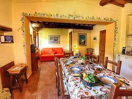 Belvilla by OYO Farmhouse in Radda With Garden