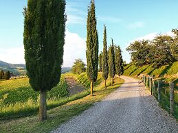 Belvilla by OYO Farmhouse in Radda With Garden