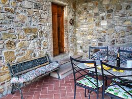 Belvilla by OYO Farmhouse in Radda With Garden