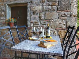 Belvilla by OYO Farmhouse in Radda With Garden