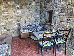 Belvilla by OYO Farmhouse in Radda With Garden